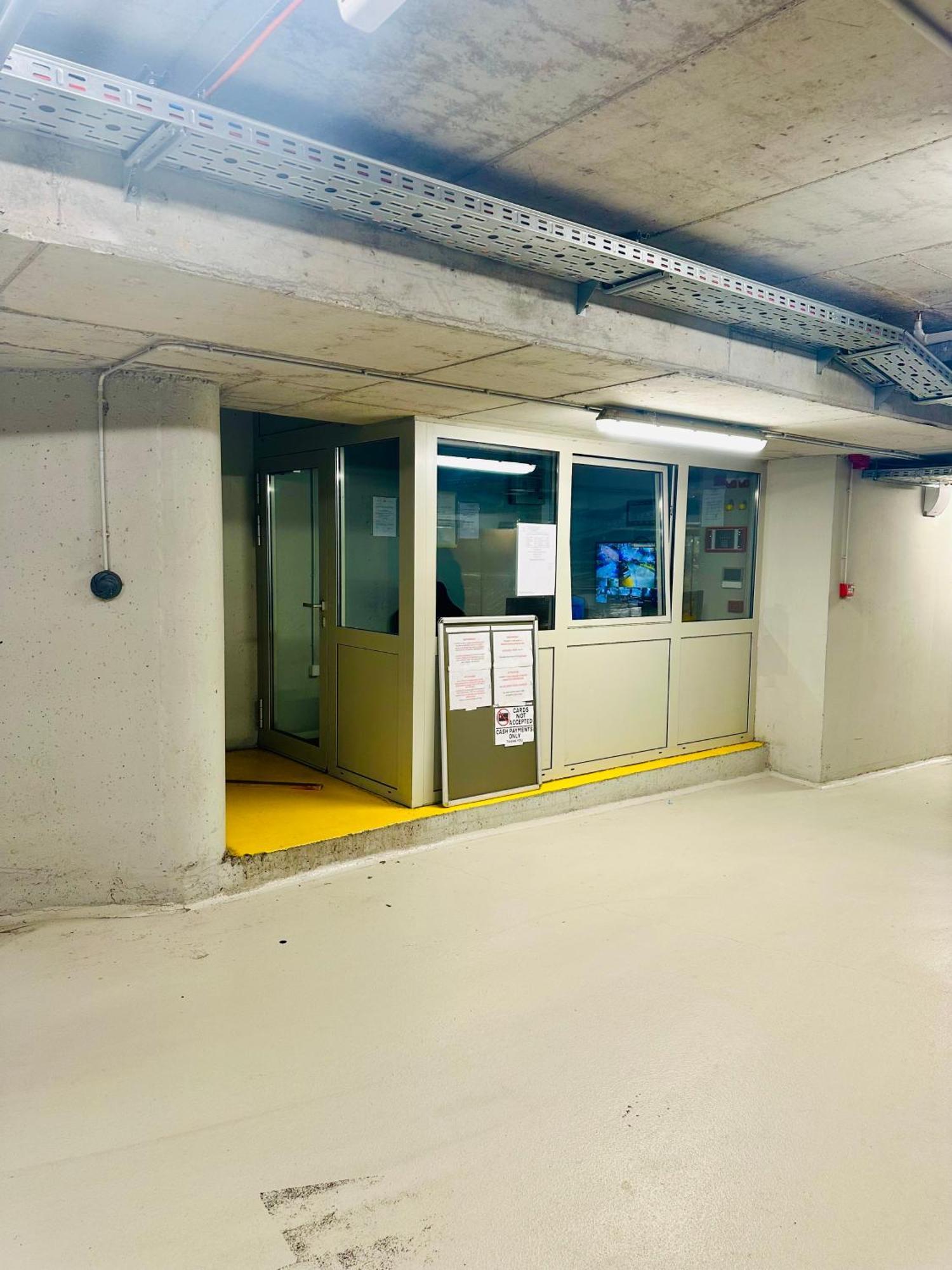 Karat With Parking Garage Apartment