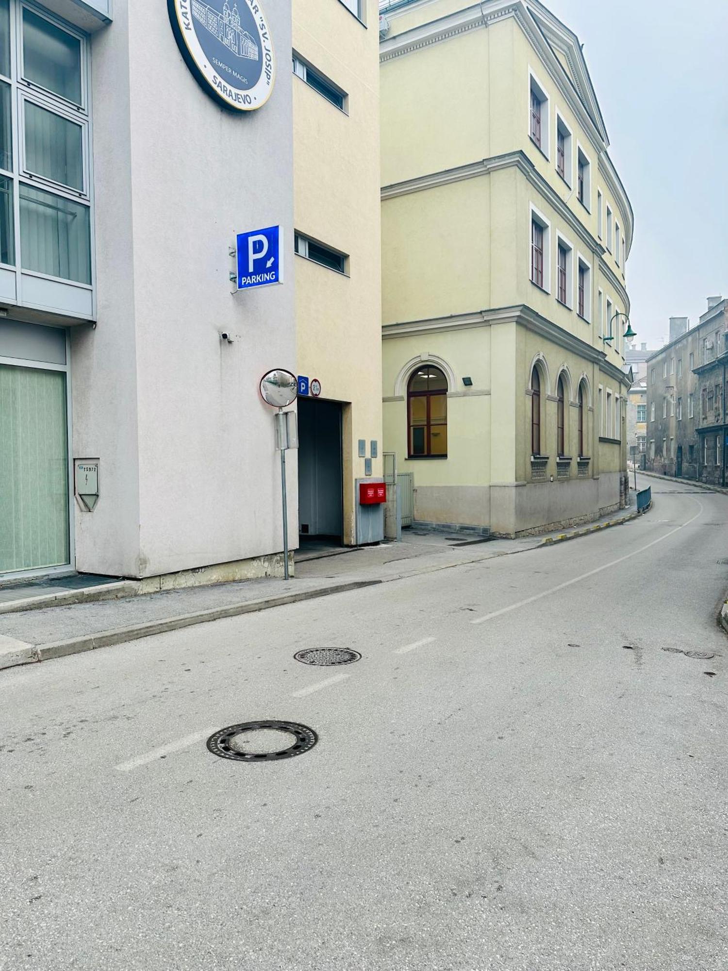 Karat With Parking Garage Apartment Sarajevo